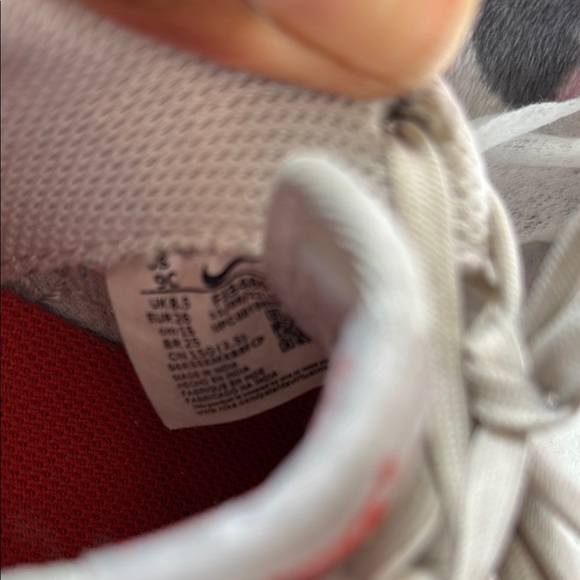 Nike Air Force 1 Kids White and Red Shoes - Picture 2 of 6